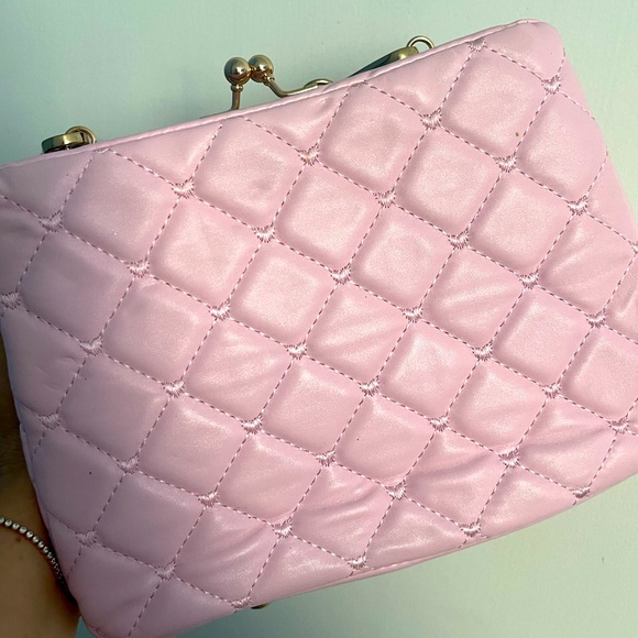Quilted Pink Modern handbag with crossbody strap. - Picture 1 of 8